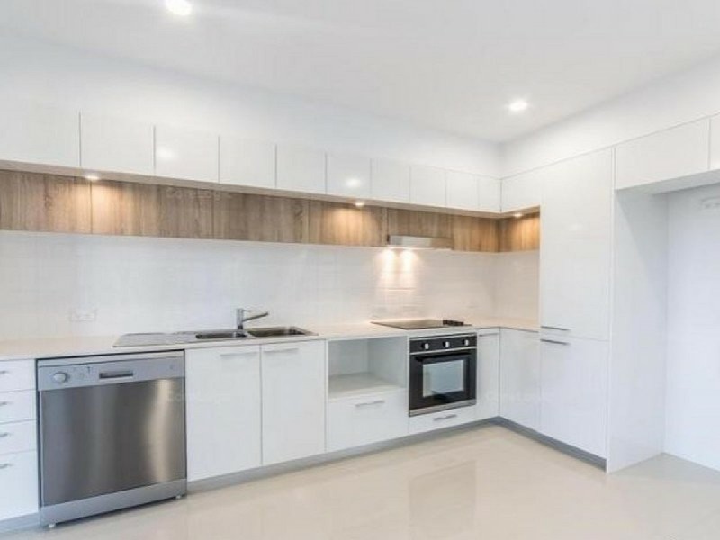 604/9 Hooker Boulevard, Broadbeach QLD 4218