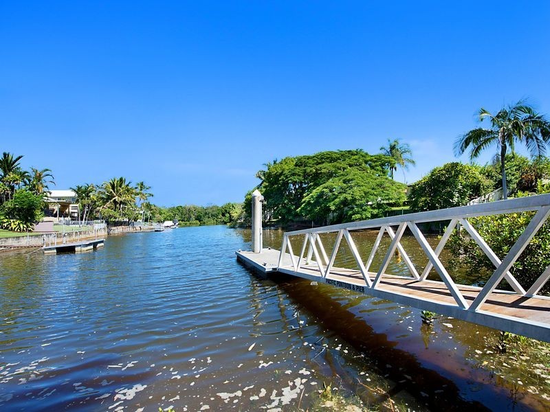 7 Pacific Boulevard, Broadbeach Waters QLD 4218
