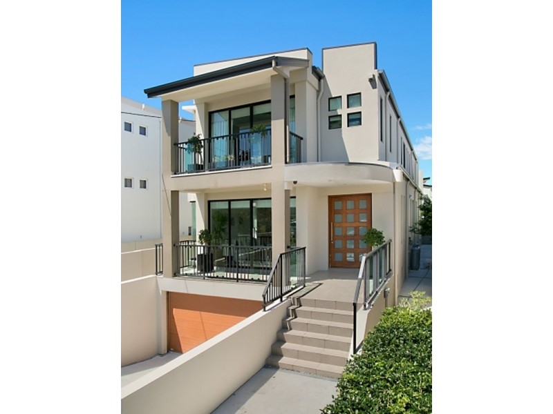 30 Tamborine Street, Mermaid Beach QLD 4218