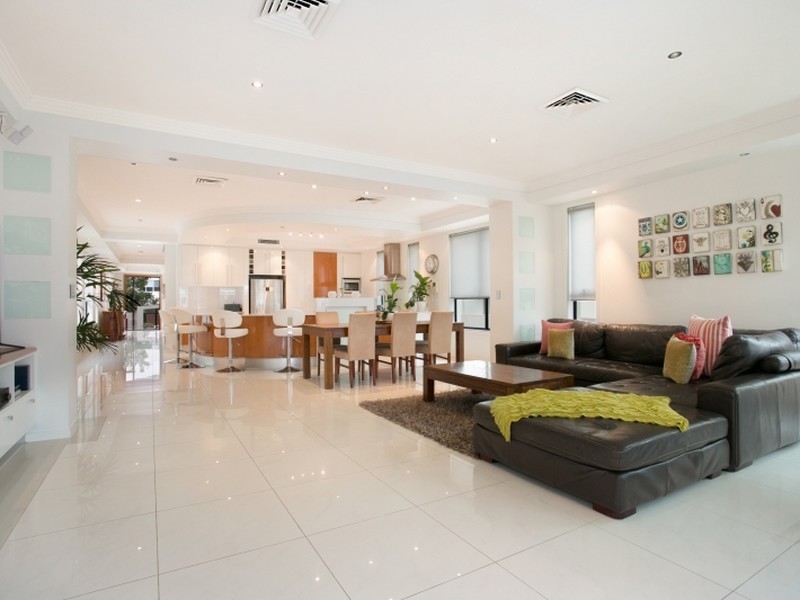30 Tamborine Street, Mermaid Beach QLD 4218
