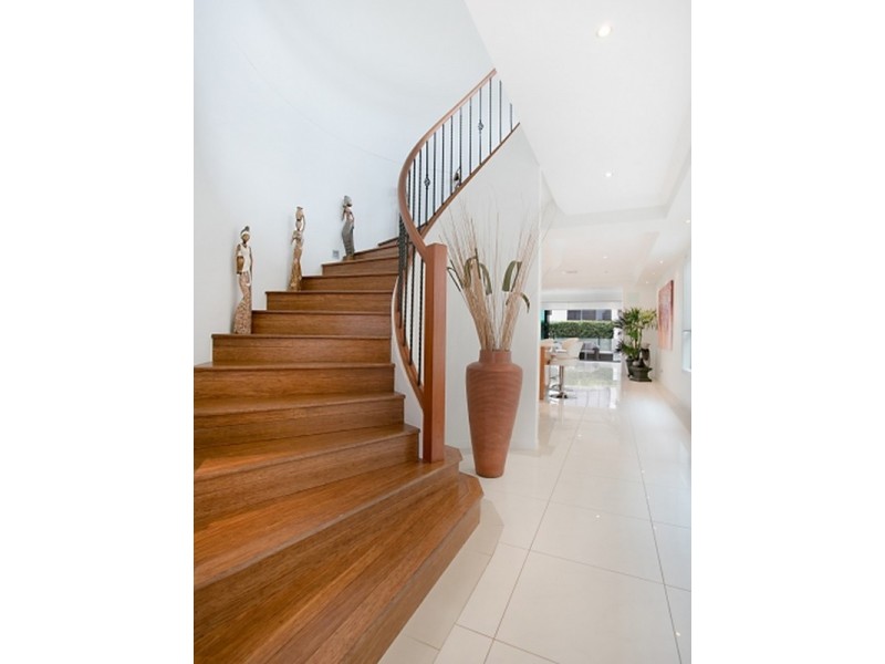30 Tamborine Street, Mermaid Beach QLD 4218