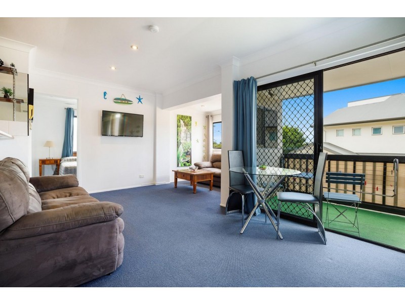 4/18 Sunshine Boulevard, Broadbeach Waters QLD 4218