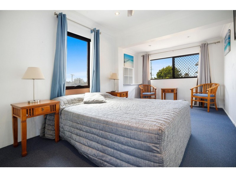 4/18 Sunshine Boulevard, Broadbeach Waters QLD 4218