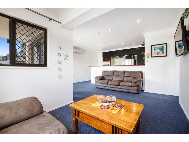 4/18 Sunshine Boulevard, Broadbeach Waters QLD 4218