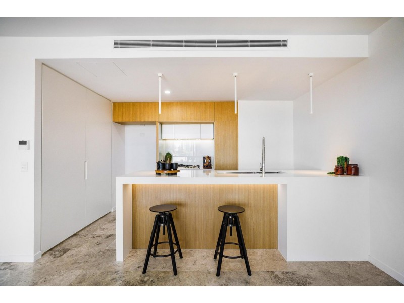 305/95 Old Burleigh Road, Broadbeach QLD 4218