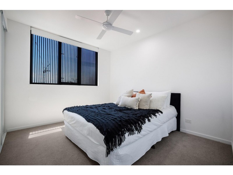 305/95 Old Burleigh Road, Broadbeach QLD 4218