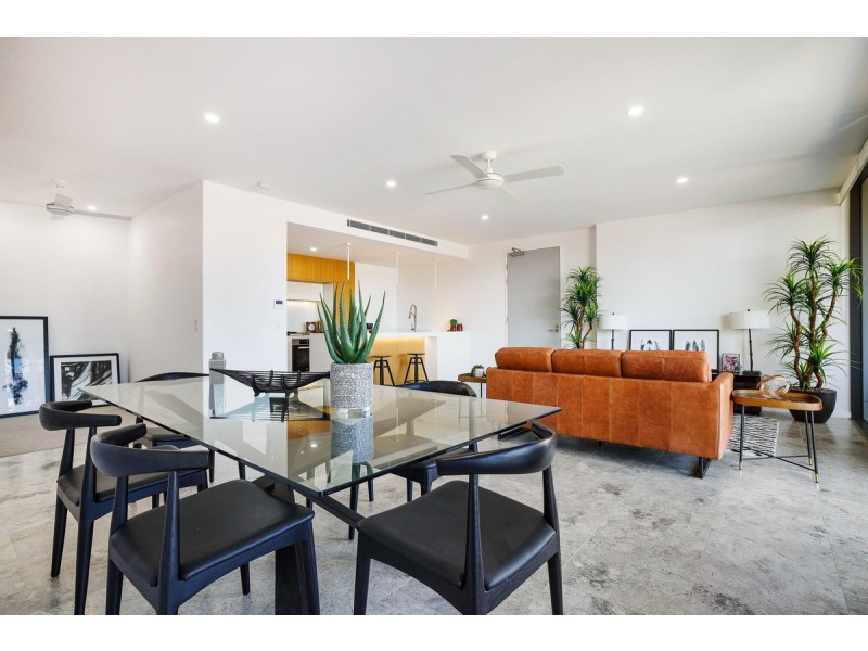 305/95 Old Burleigh Road, Broadbeach QLD 4218