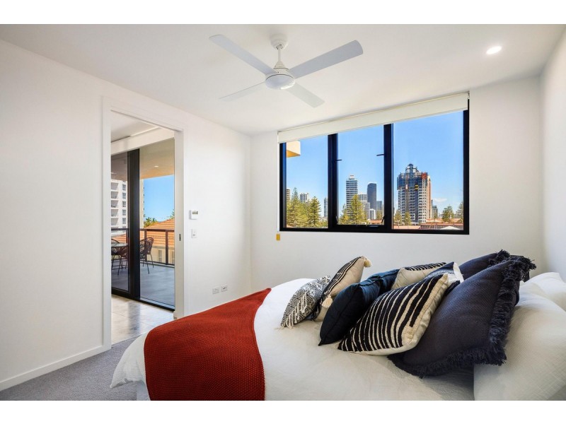 305/95 Old Burleigh Road, Broadbeach QLD 4218