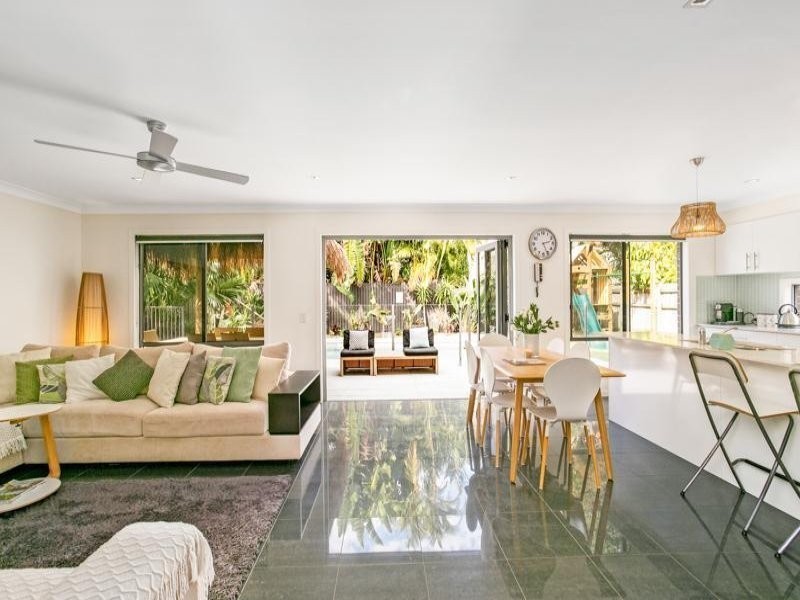 20 Brindisi Avenue, Isle Of Capri QLD 4217