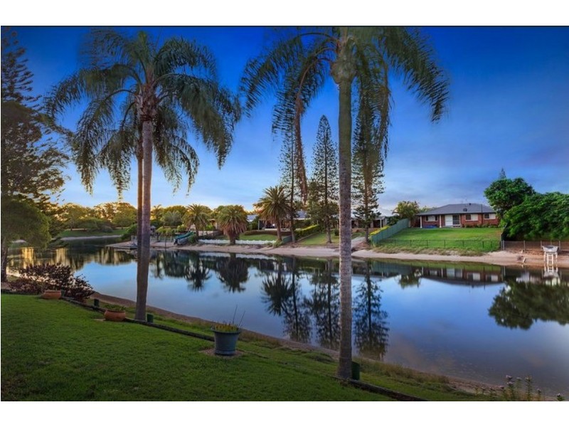 2/43 Karbunya Street, Mermaid Waters QLD 4218