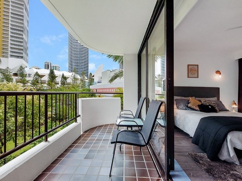 201/8 Albert Avenue, Broadbeach QLD 4218