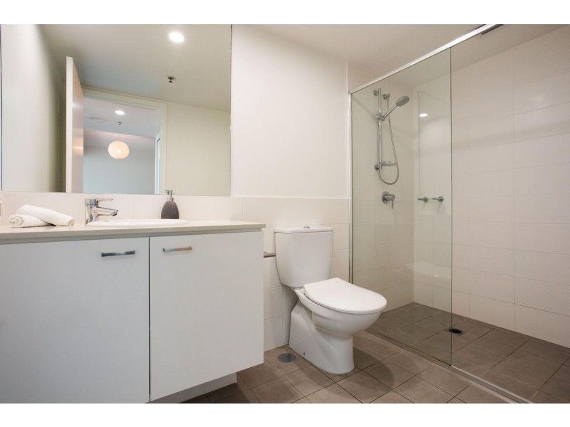 2805/33 T E Peters Drive, Broadbeach Waters QLD 4218