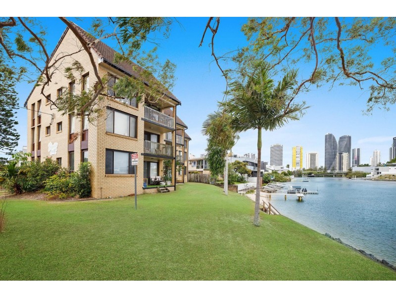 4/18 Sunshine Boulevard, Broadbeach Waters QLD 4218