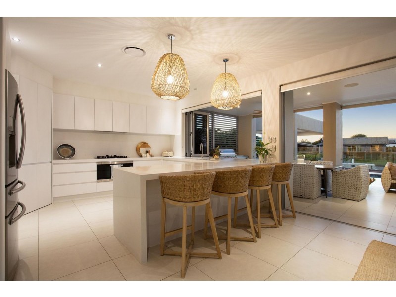 43 Boomerang Crescent, Sorrento QLD 4217