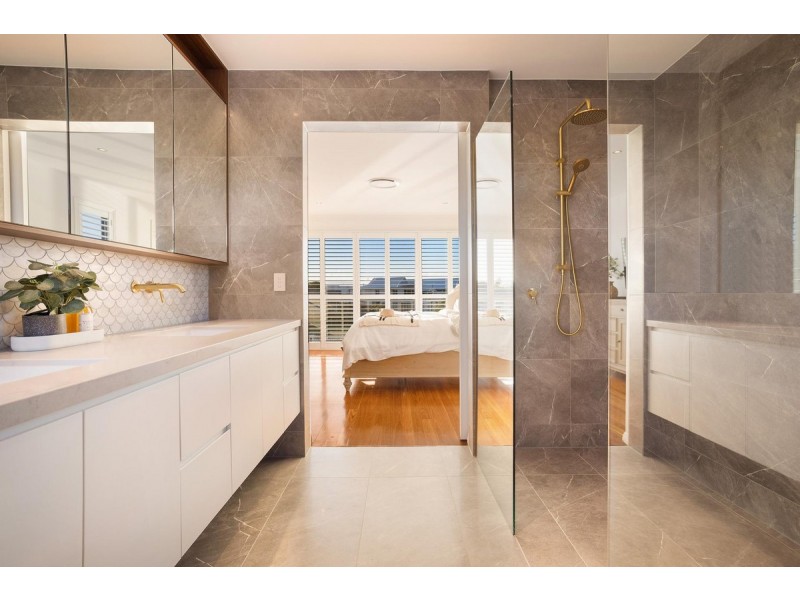 43 Boomerang Crescent, Sorrento QLD 4217