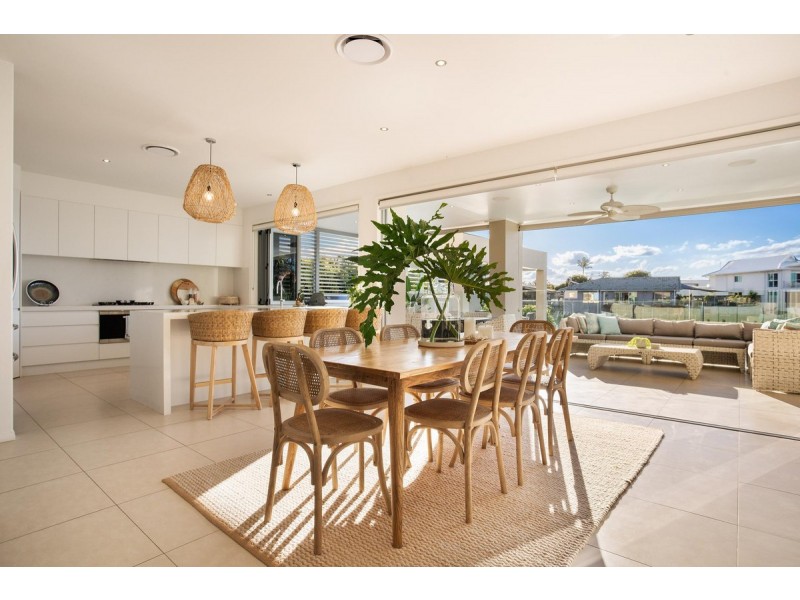 43 Boomerang Crescent, Sorrento QLD 4217