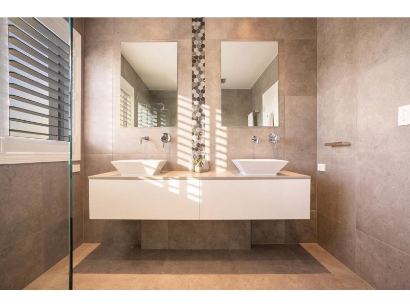 43 Boomerang Crescent, Sorrento QLD 4217