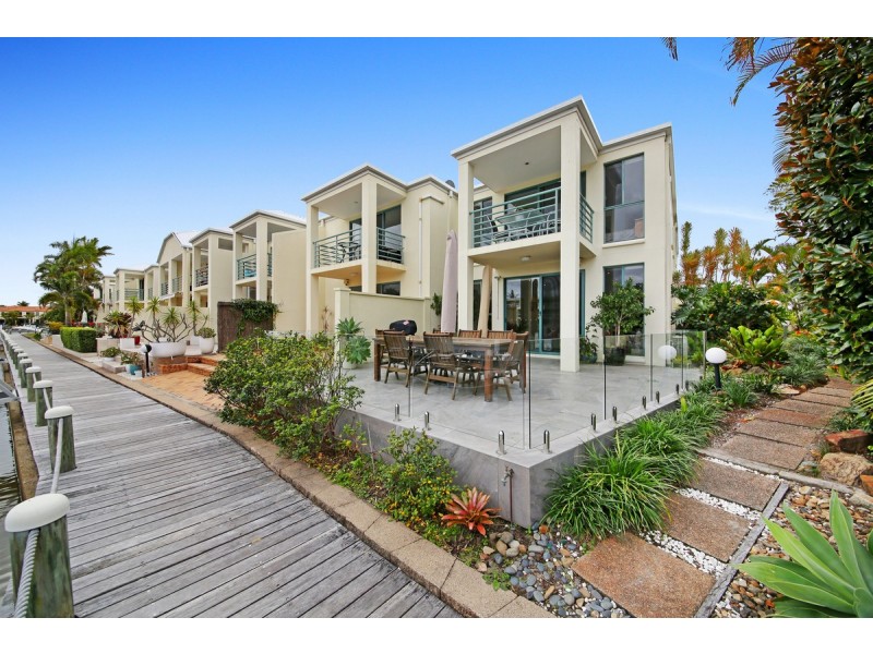 10/3 Lee Road, Runaway Bay QLD 4216