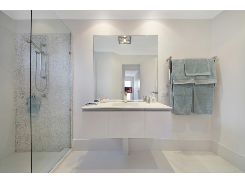 10/3 Lee Road, Runaway Bay QLD 4216