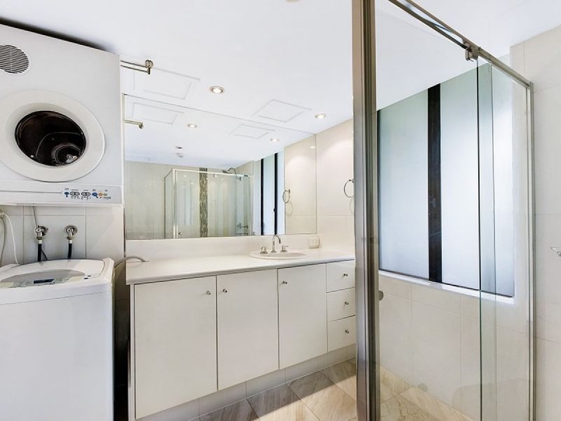 201/8 Albert Avenue, Broadbeach QLD 4218