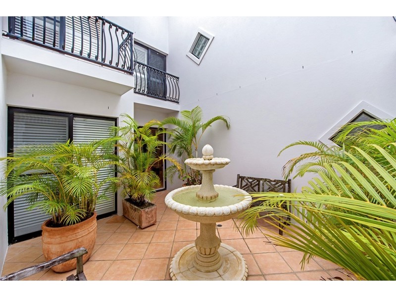1/19 Jubilee Avenue, Broadbeach QLD 4218