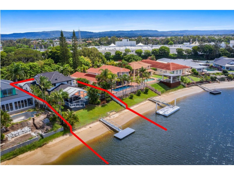 8 Wollundry Place, Mermaid Waters QLD 4218