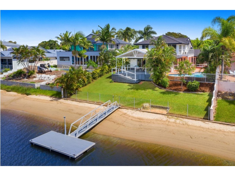 8 Wollundry Place, Mermaid Waters QLD 4218