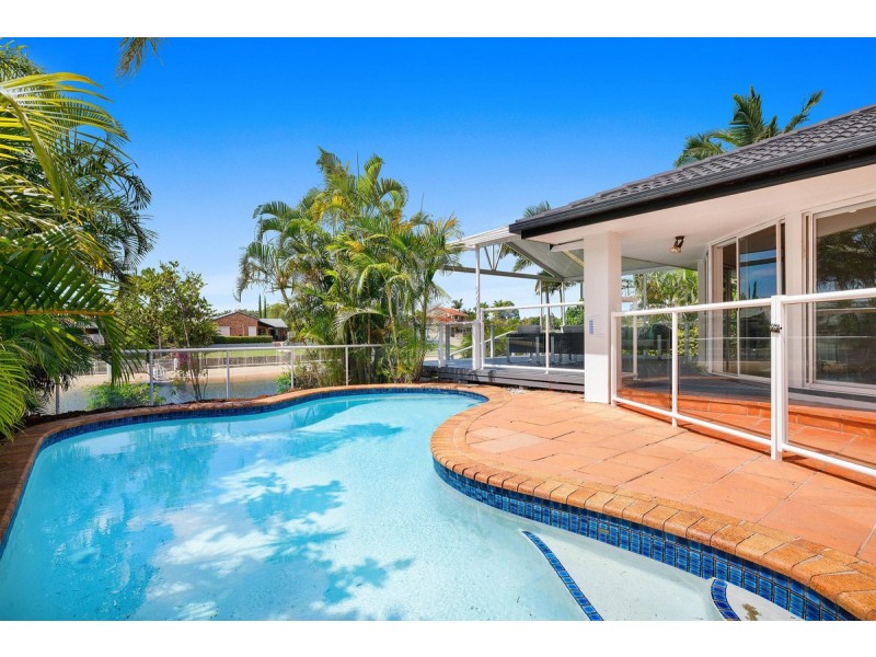 8 Wollundry Place, Mermaid Waters QLD 4218