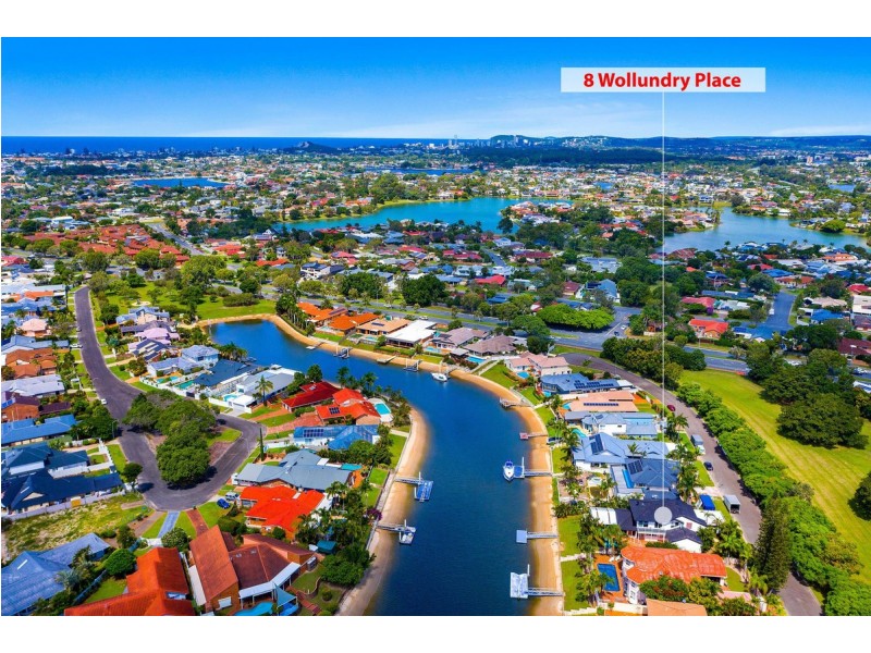 8 Wollundry Place, Mermaid Waters QLD 4218