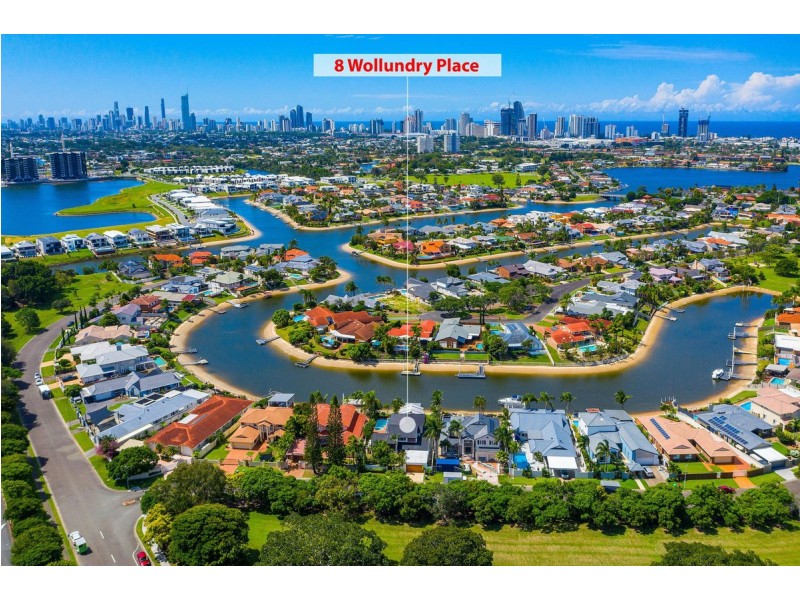 8 Wollundry Place, Mermaid Waters QLD 4218