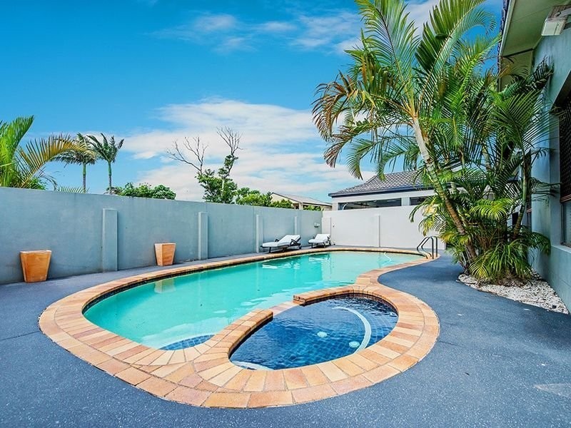18 Coobowie Street, Broadbeach Waters QLD 4218