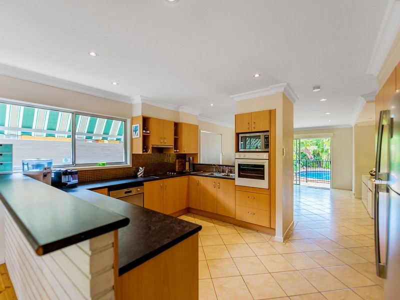 86 Gibraltar Drive, Isle Of Capri QLD 4217
