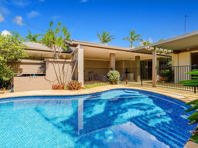 86 Gibraltar Drive, Isle Of Capri QLD 4217