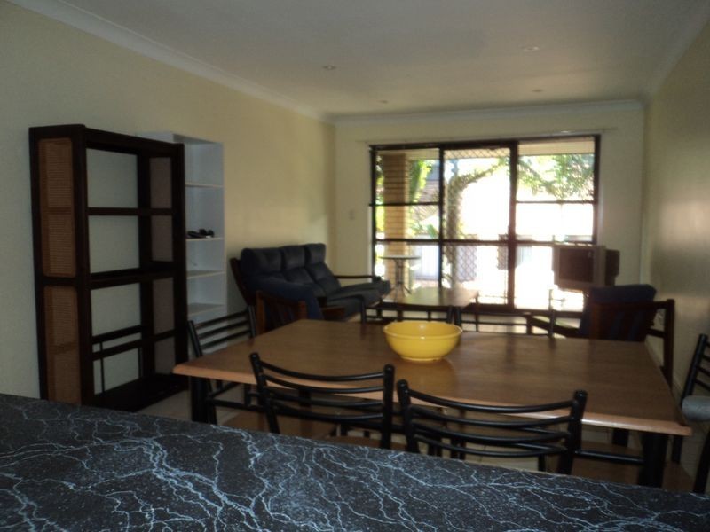 6/6 Rosewood Avenue, Broadbeach QLD 4218