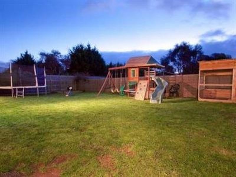 4 Robin Hill Drive, Mornington VIC 3931