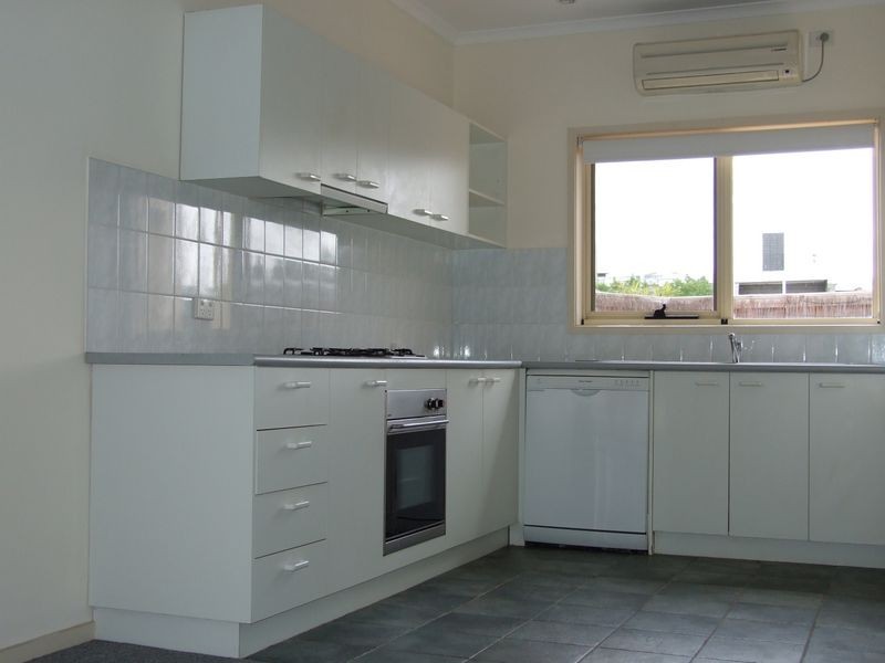 2/42 Shandon Street, Mornington VIC 3931