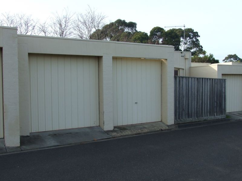 2/42 Shandon Street, Mornington VIC 3931