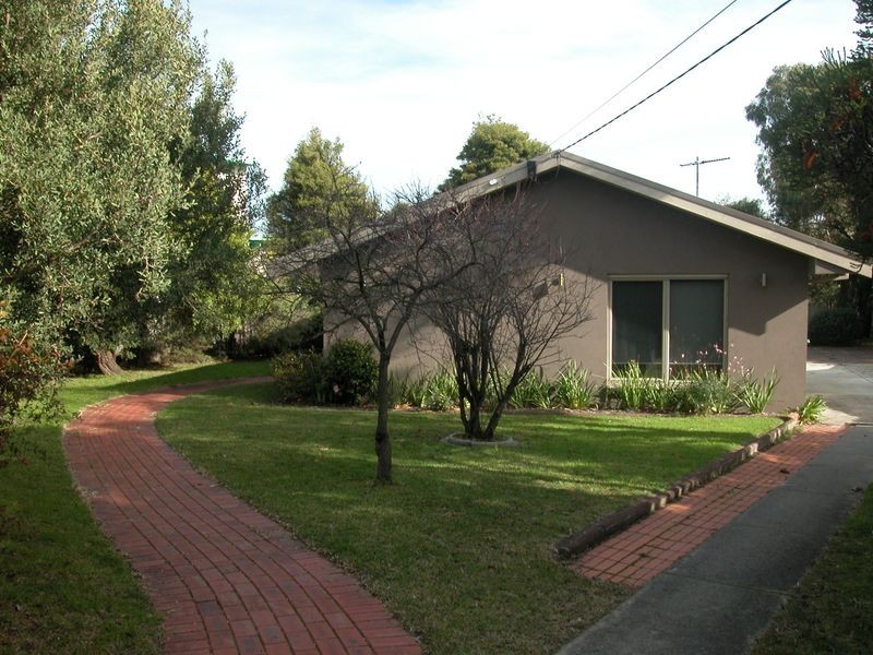 11 Pender Ave, Mornington VIC 3931