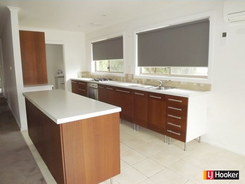 11 Pender Ave, Mornington VIC 3931