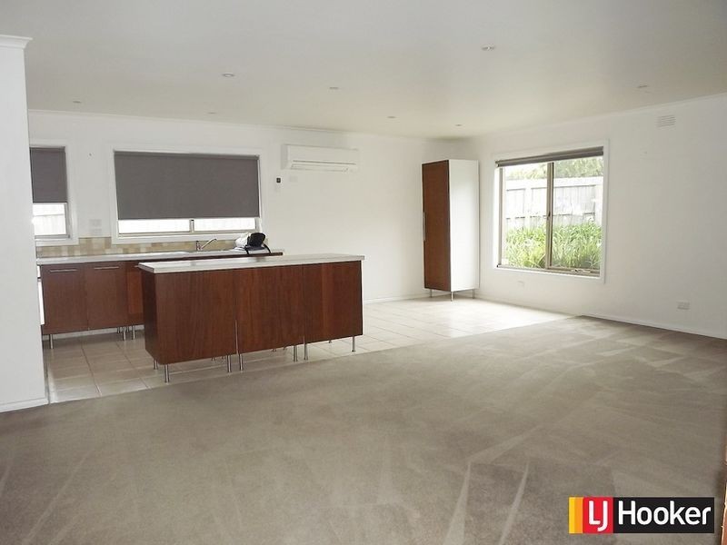 11 Pender Ave, Mornington VIC 3931