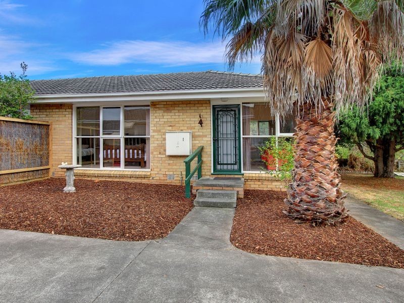 1/4 Campbell Grove, Mornington VIC 3931