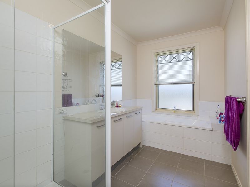 24 Meadow Crest Circuit, Mount Martha VIC 3934