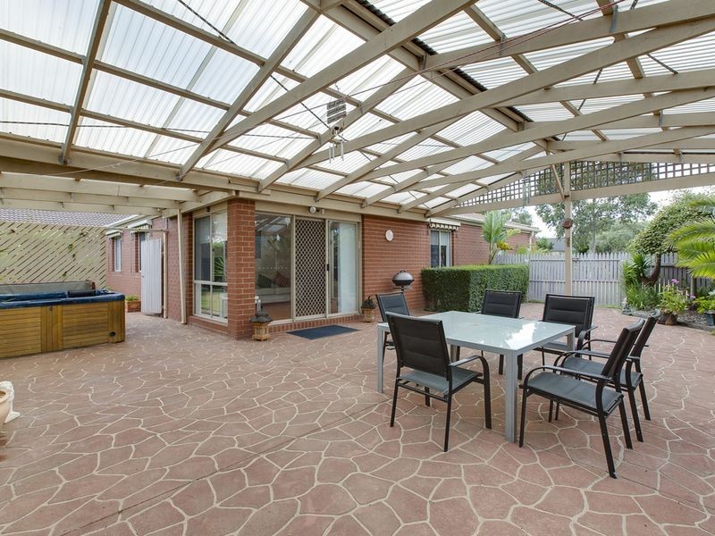 80 Ellinbank Crescent, Mornington VIC 3931