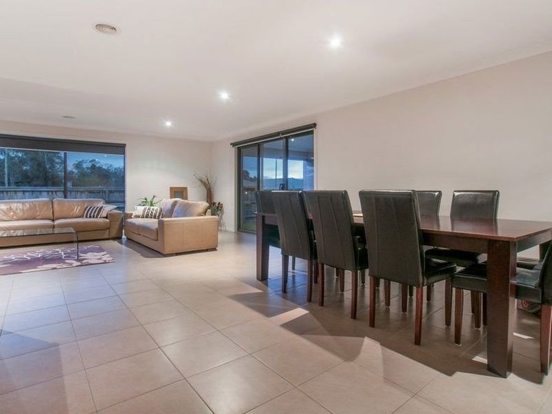 8 Sefton Grange, Mount Martha VIC 3934