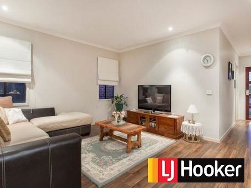 7 Cowes Close, Cranbourne North VIC 3977