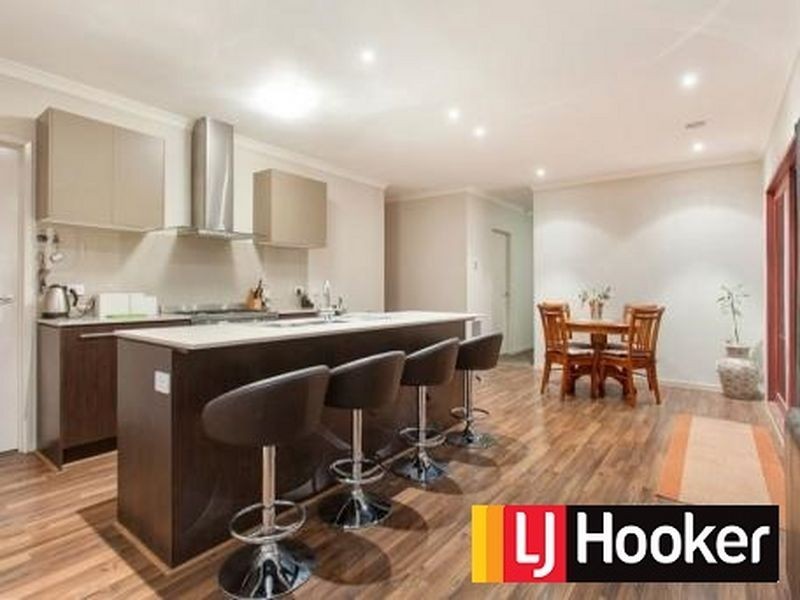 7 Cowes Close, Cranbourne North VIC 3977