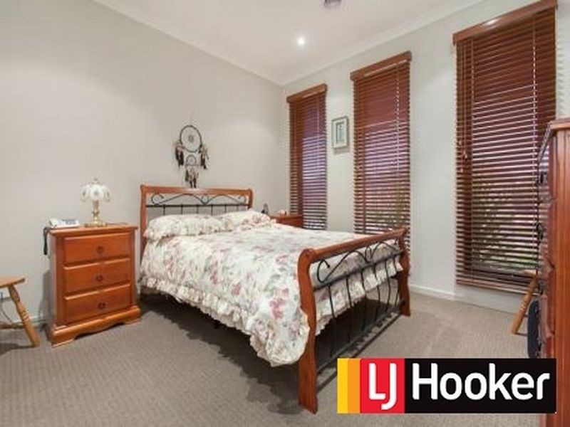 7 Cowes Close, Cranbourne North VIC 3977
