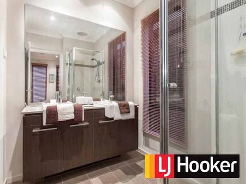 7 Cowes Close, Cranbourne North VIC 3977