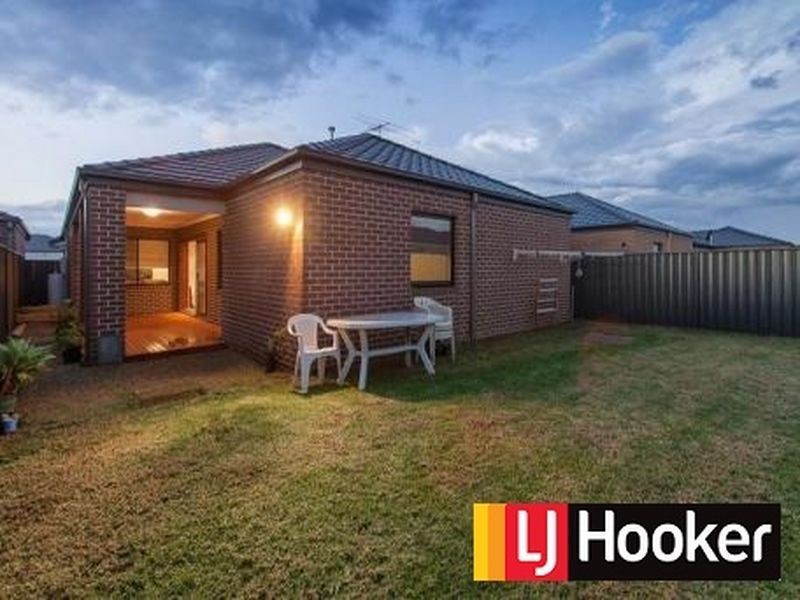 7 Cowes Close, Cranbourne North VIC 3977