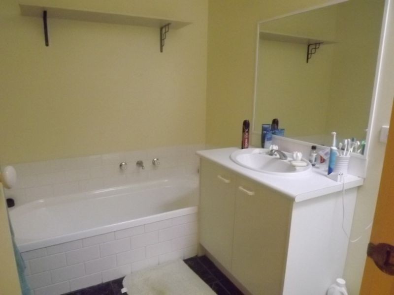 27 Oakland Street, Mornington VIC 3931